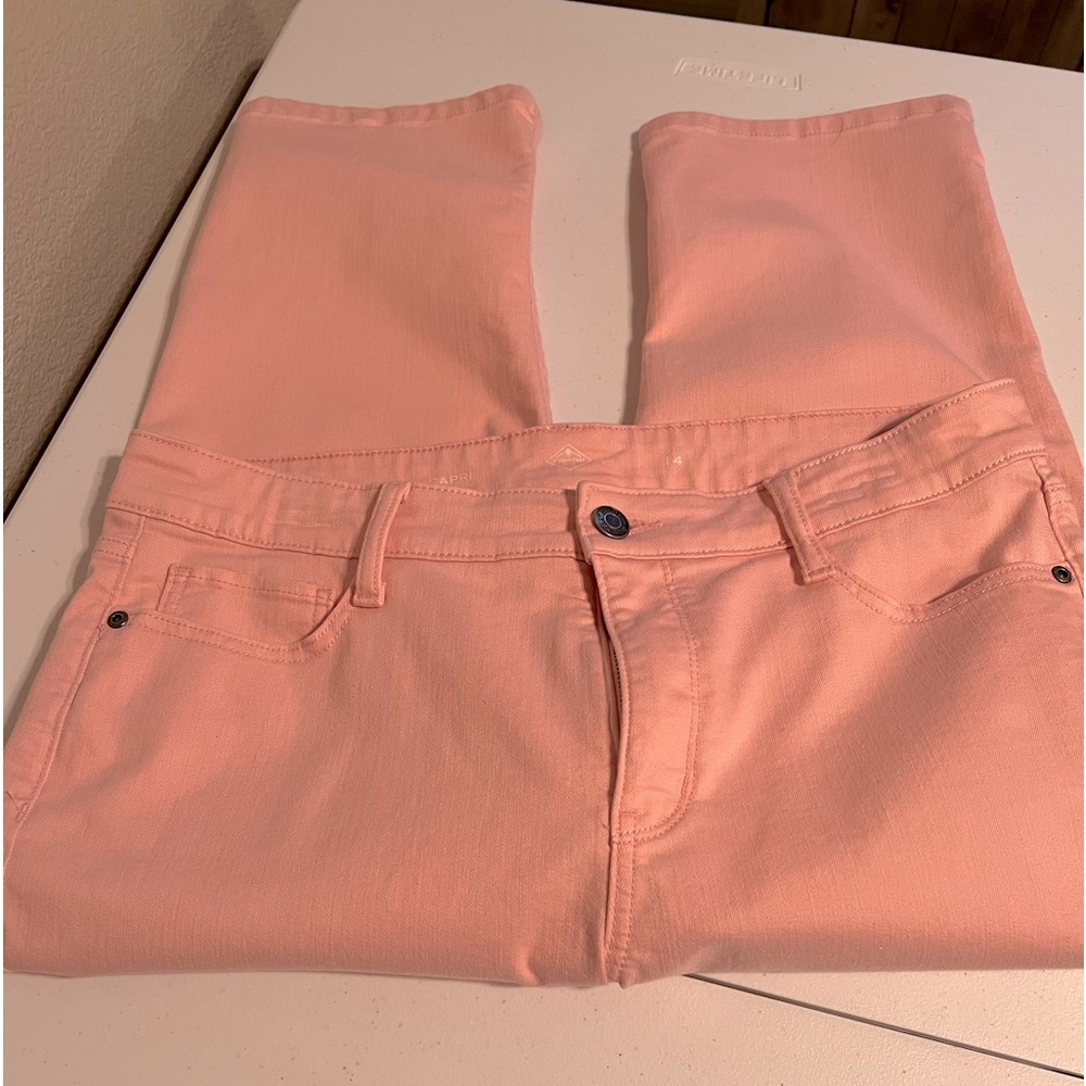 St. John’s Bay ladies denim mid-rise- rose pink capris-size 14